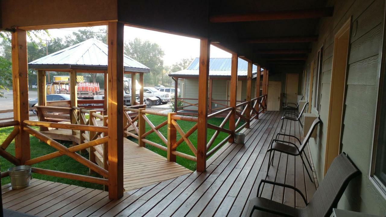 Sagebrush Inn & Suites Broadus Exteriör bild