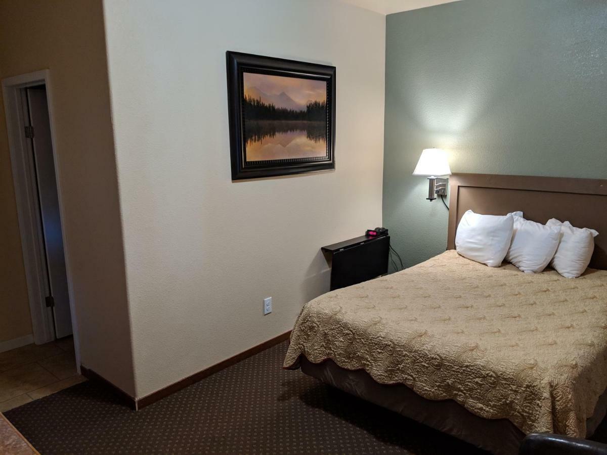 Sagebrush Inn & Suites Broadus Exteriör bild